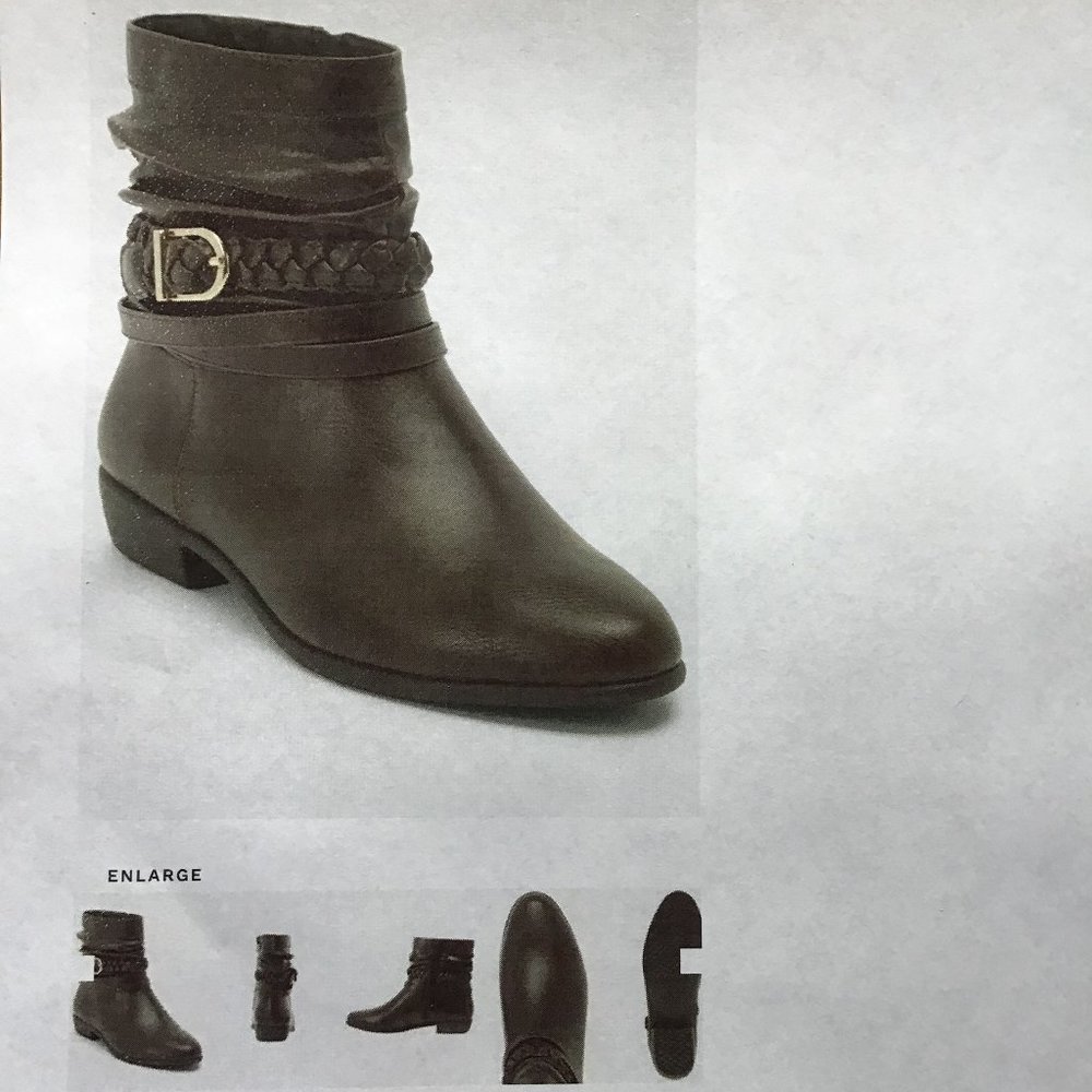 Short Scrunch Boots Navy Size 8 New